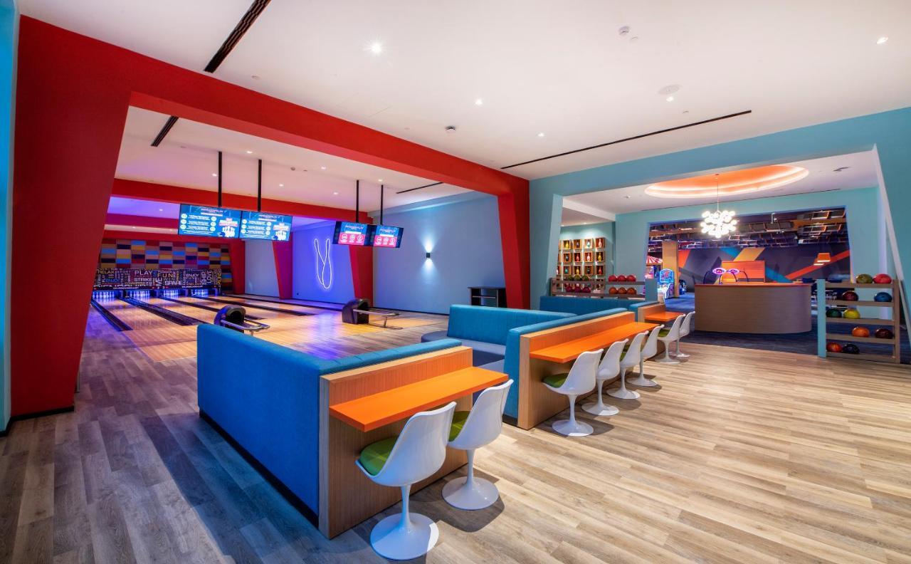 Lopesan Costa Bavaro Resort, Spa & Casino Punta Cana Bagian luar foto The bowling alley at the 2016 Main Event