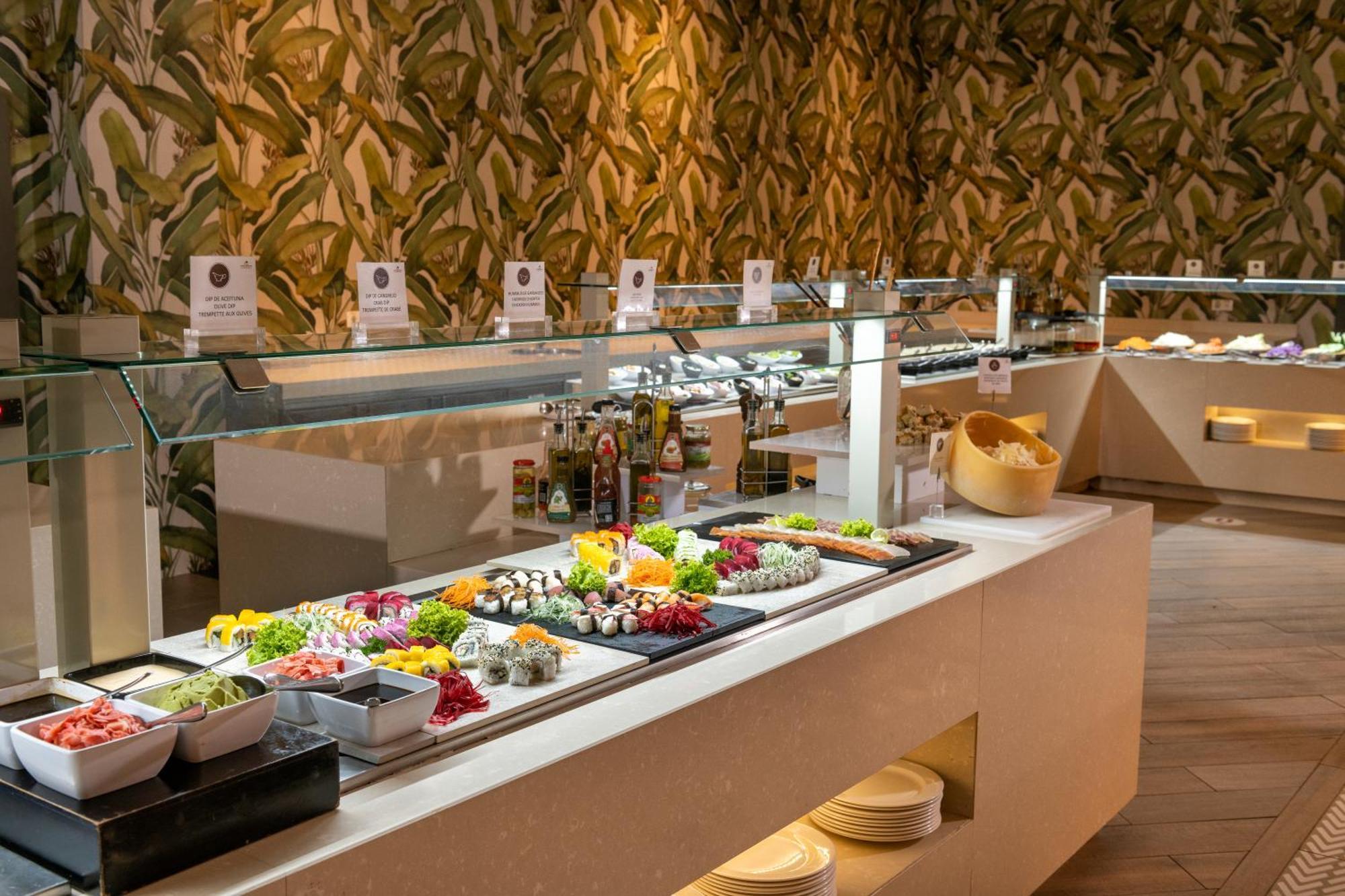 Lopesan Costa Bavaro Resort, Spa & Casino Punta Cana Bagian luar foto A salad bar